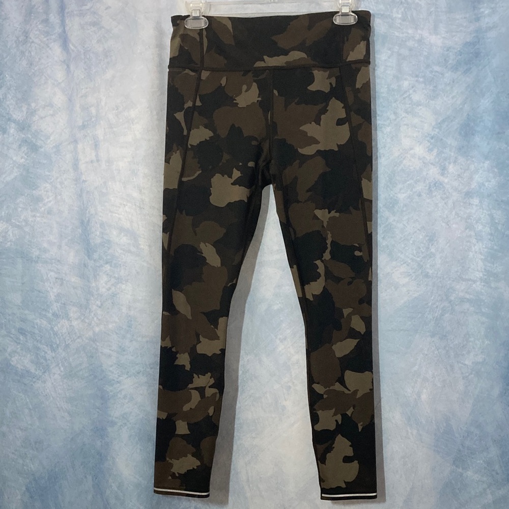 😍Best Price😍 Athleta Run Free Camo 7/8 Tight Arbor Olive Leggings Reflective